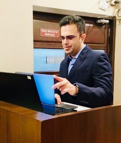 Dr Rohit Luthra Best Orthopedic | Robotic Joint Replacement | Arthroscopy Doctor | Hip & Knee Specialist Surgeon in Pune